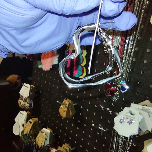 Silver heart earrings - Picture 2 of 3